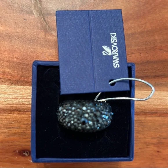 NWT Swarovski Mini Chic Ring Black And Gold